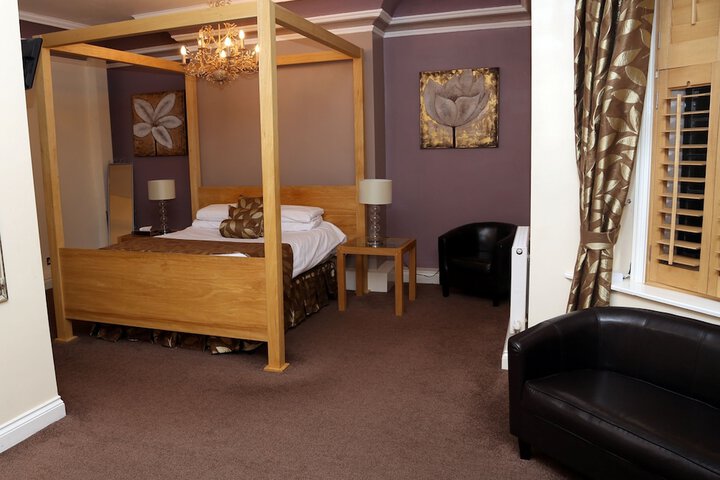 Room 3 of 48