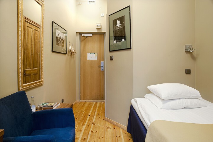 Room 31 of 66