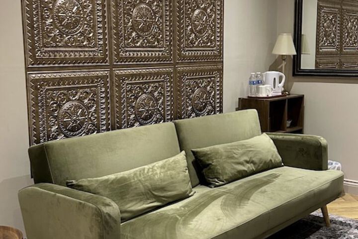 Lounge 73 of 95