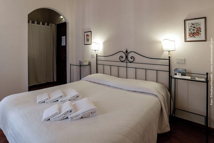 Room 4 of 48
