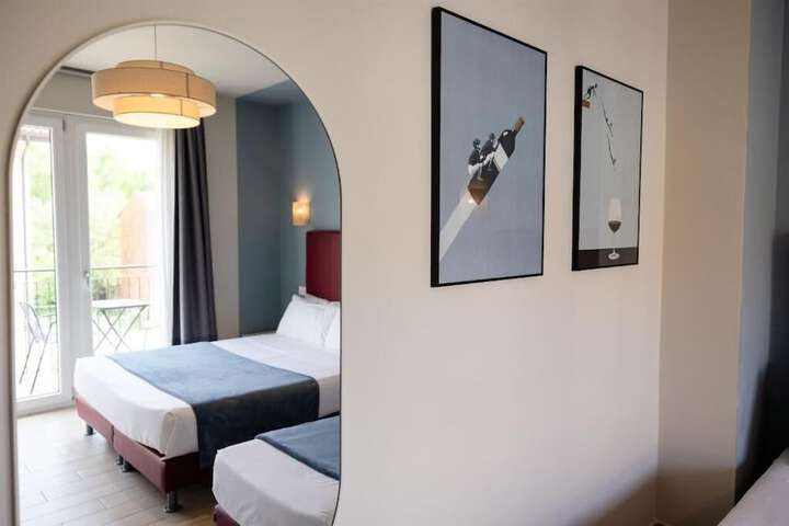 Room 53 of 128
