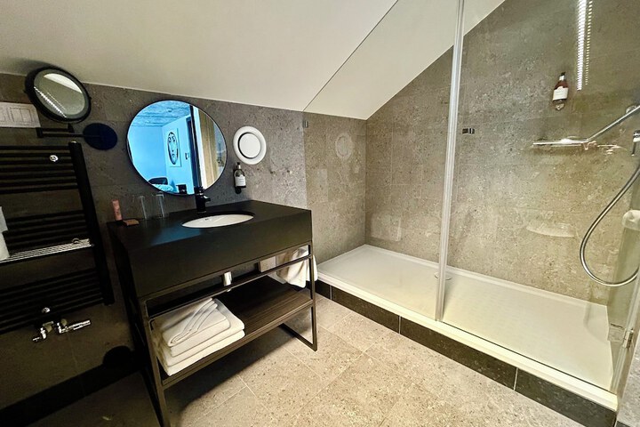 Room 29 of 48