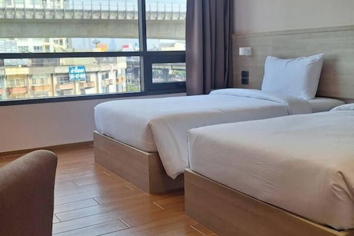 Room 11 of 28