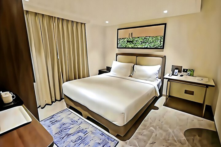 Room 14 of 77