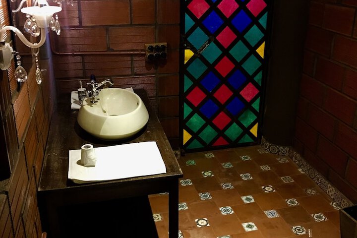 Room 28 of 61