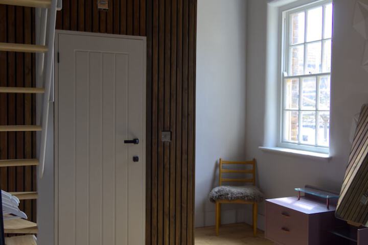 Room 22 of 32
