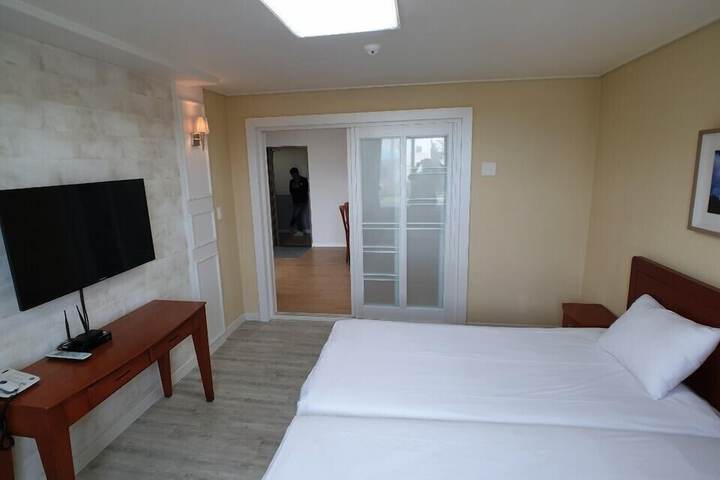 Room 14 of 73