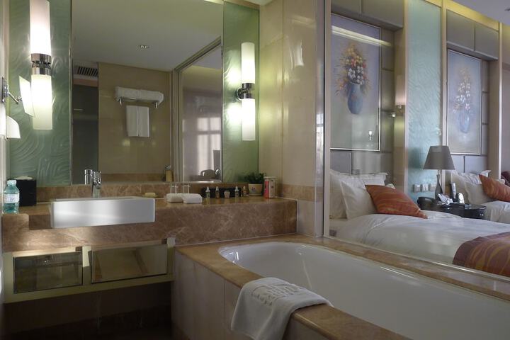 Room 9 of 35