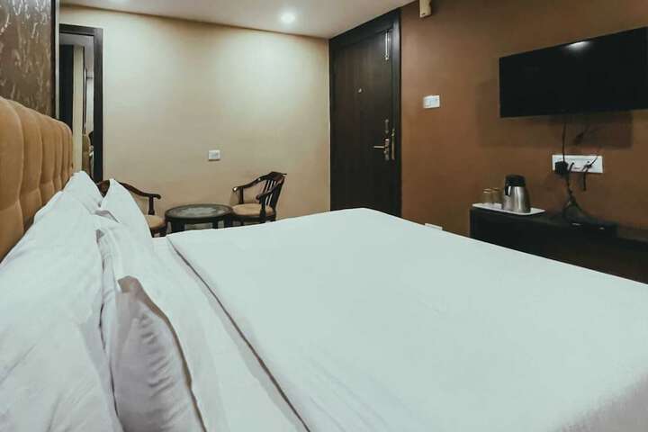 Room 10 of 53