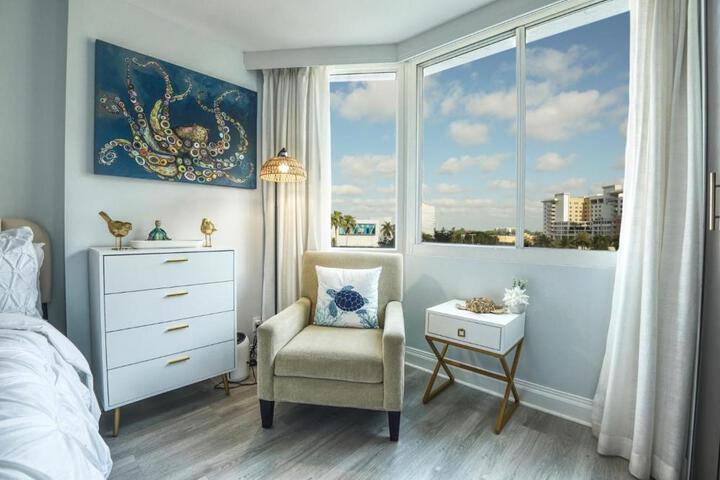 GalleryOne Doubletree Hilton GC Turtle Cove in Fort Lauderdale, FL