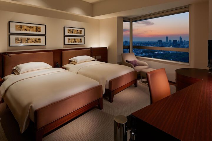 Room 42 of 216