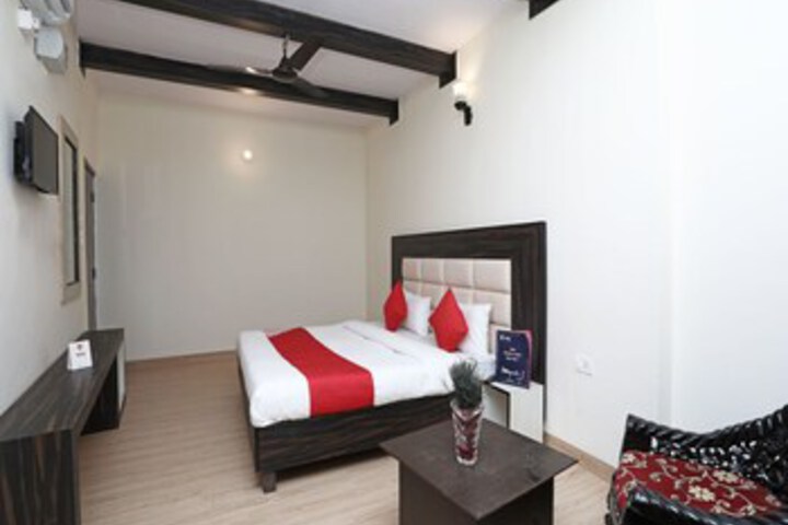 OYO 11854 Hotel Comfort