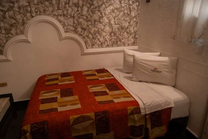 Room 8 of 18