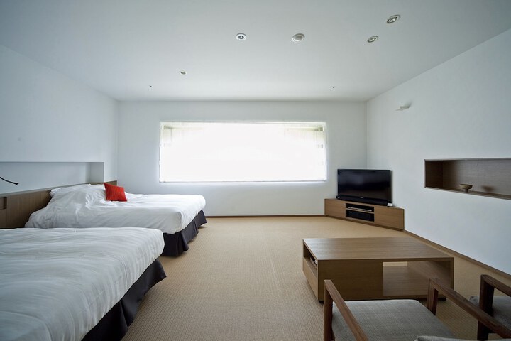 Room 6 of 77