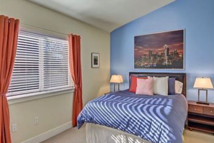 Room 8 of 18