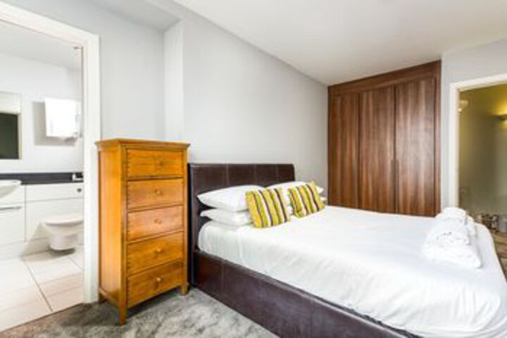 Room 13 of 21