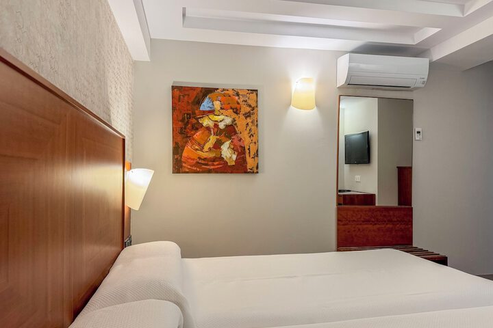 Room 5 of 24