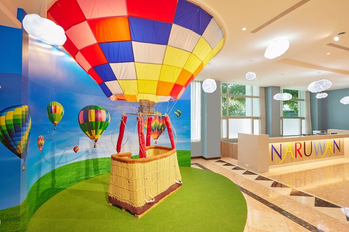 Hotel Lobby