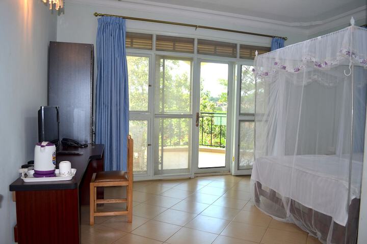 Room 4 of 37
