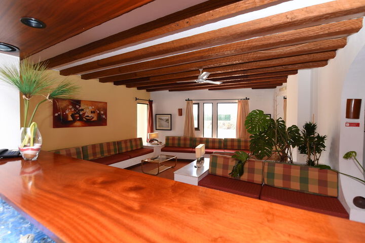 Lounge 40 of 66