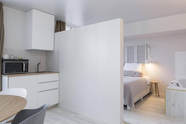 Room 25 of 60