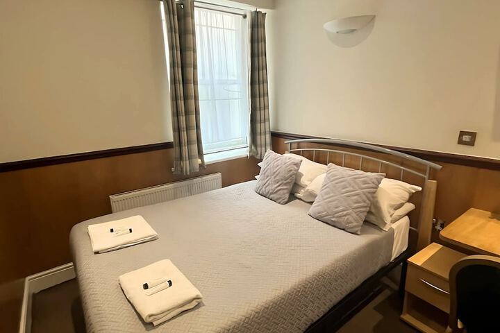Room 6 of 37