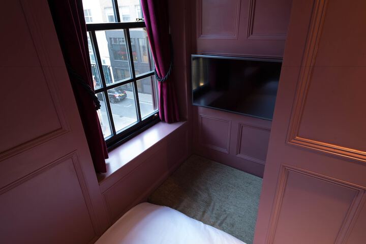 Room 37 of 69