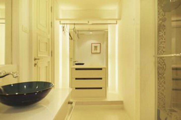 Room 13 of 80