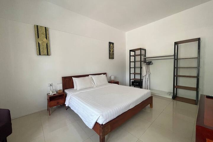 Room 12 of 157