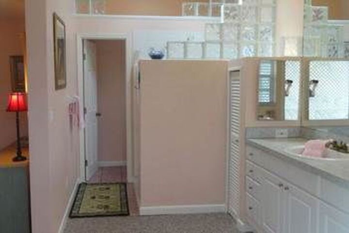 Room 3 of 68