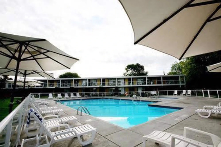 Pool 6 of 13