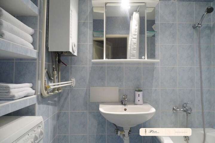 Room 15 of 18