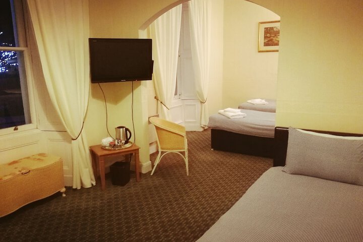Room 13 of 33
