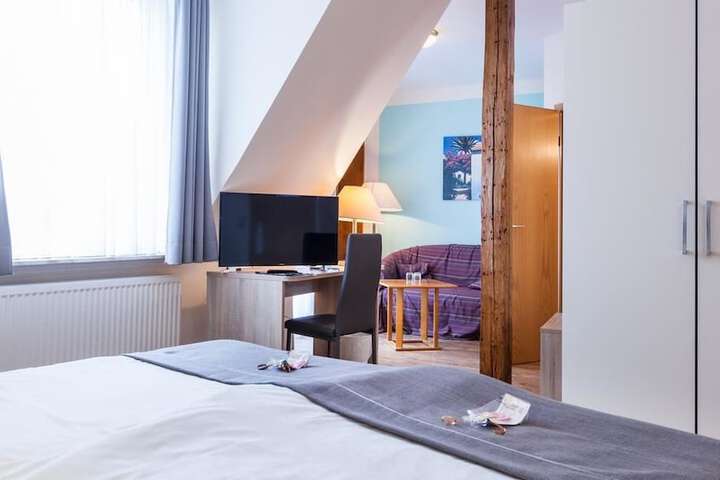 Room 5 of 43