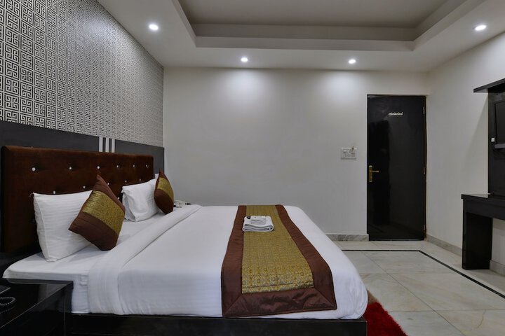 Room 21 of 102