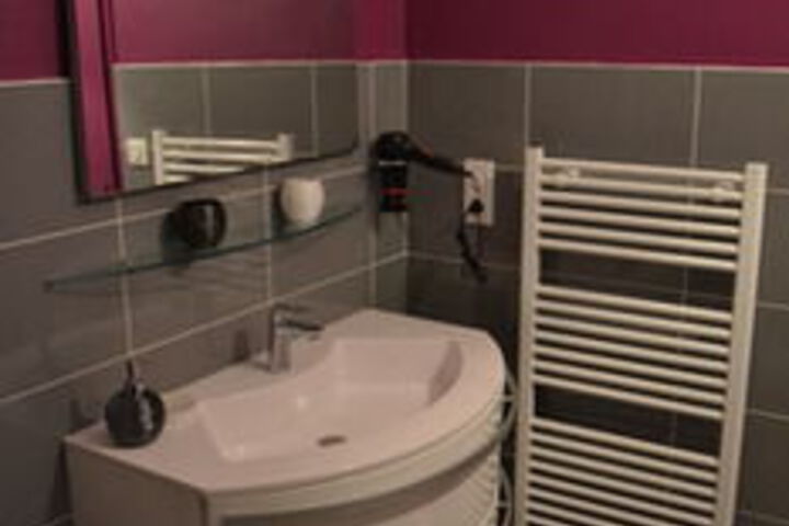 Room 6 of 62
