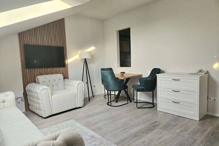 Room 21 of 40