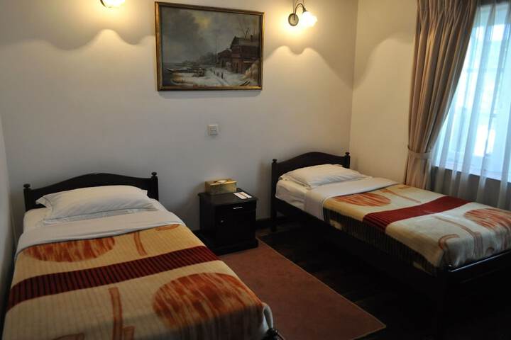 Room 9 of 34