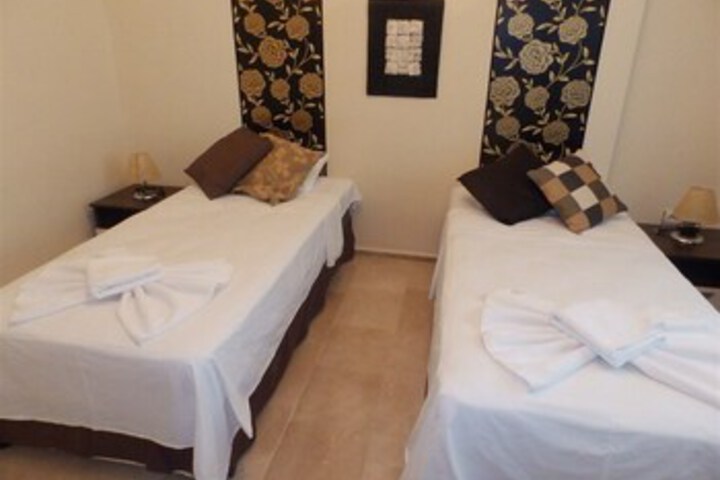 Room 16 of 66