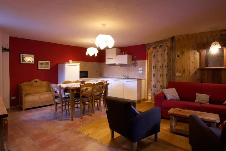 Room 4 of 16
