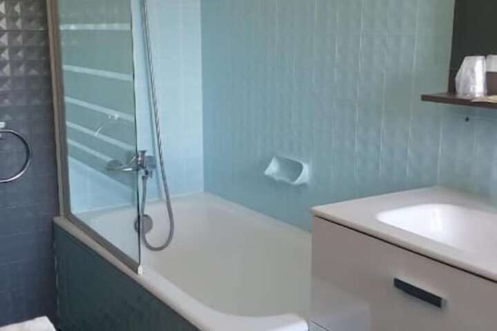 Room 12 of 20