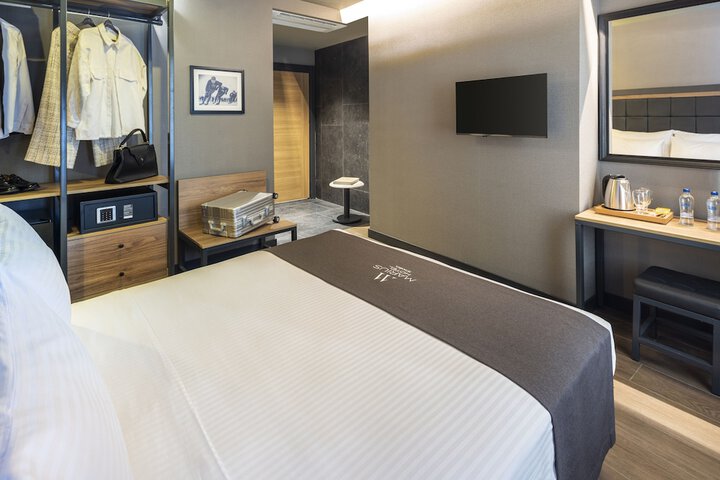 Room 32 of 75
