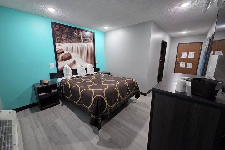 Room 9 of 25