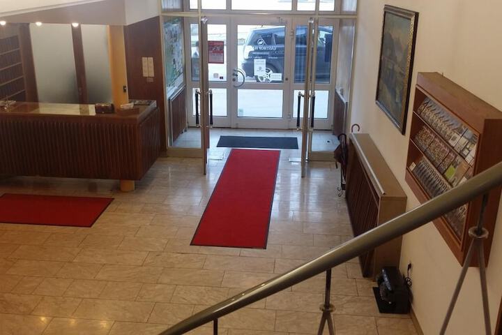 Entrance & Lobby