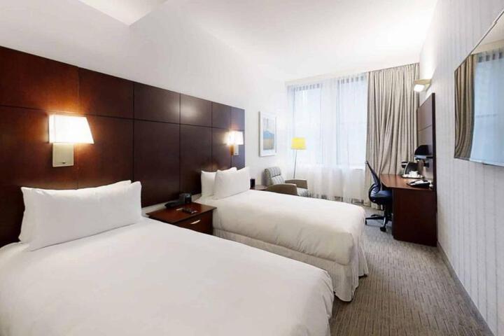 Double Club Queen Bed (1 of 4)
