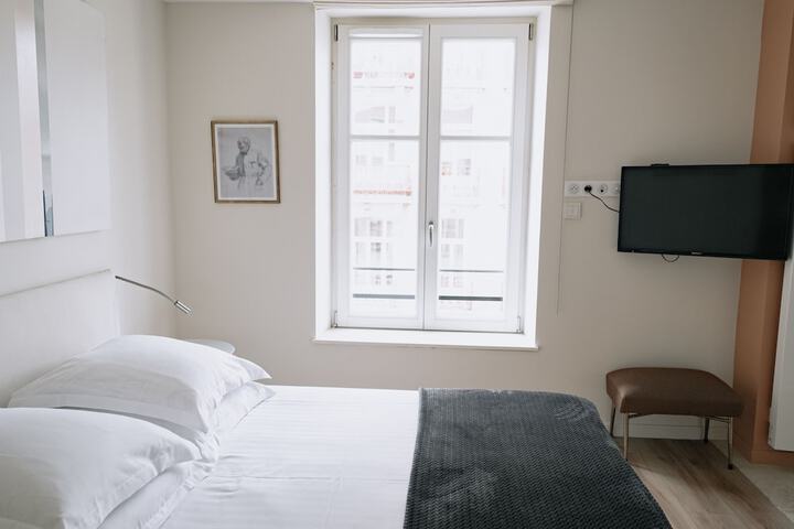 Room 3 of 34