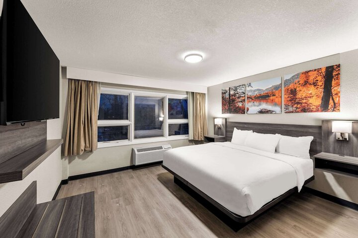 1 King Bed (7 of 13)