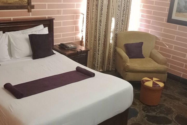 Room 6 of 15