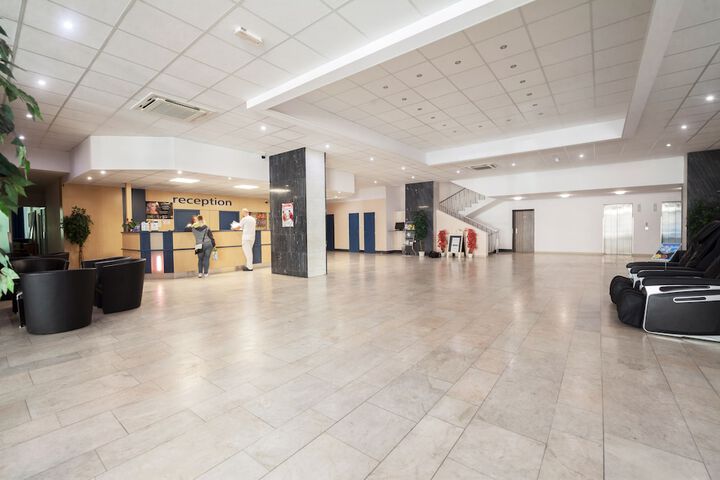 Entrance & Lobby
