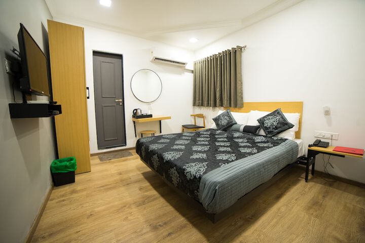 Room 5 of 24